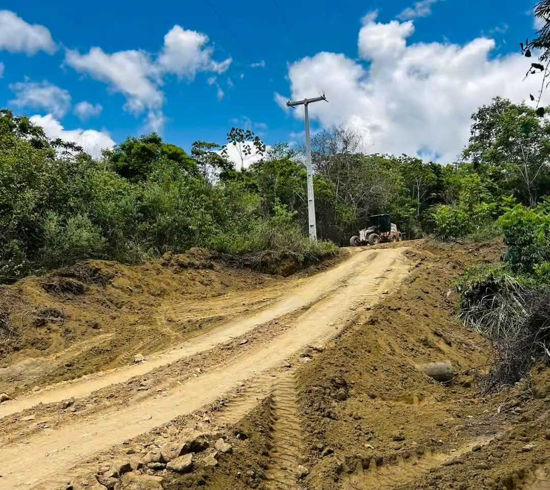 Camacã: Prefeitura recupera estradas das regiões Sempre Viva e Arara